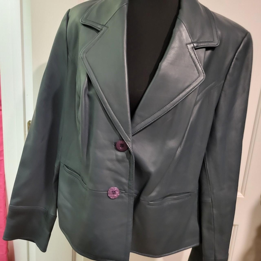 Elegant Women's Gray Blazer